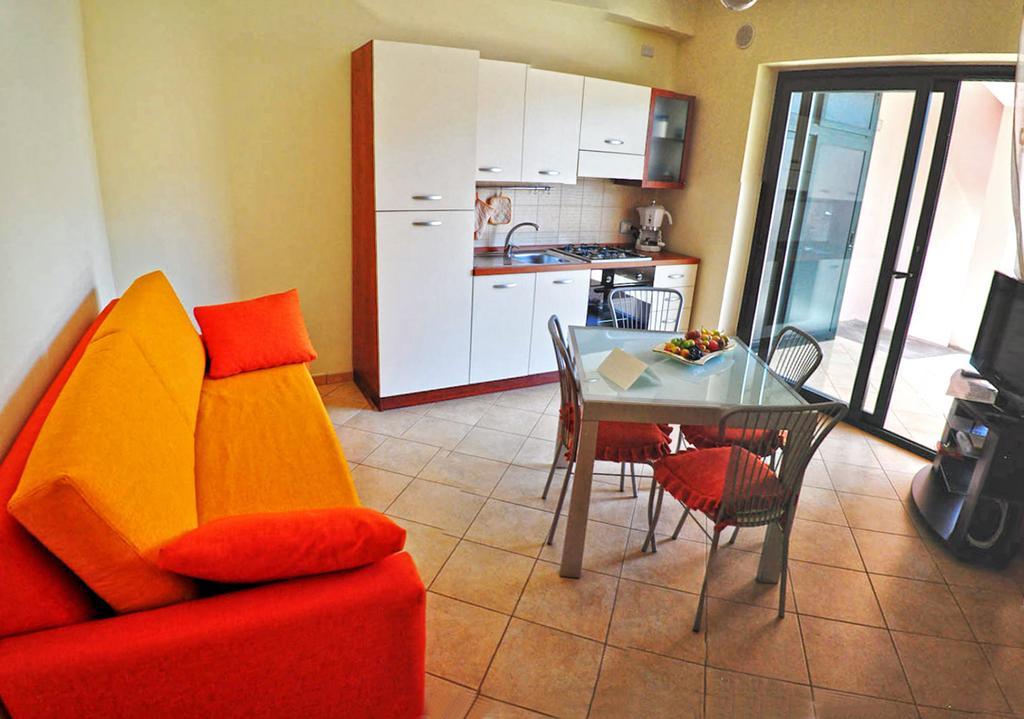 Appartamenti Vacanze Mareemare Capo dʼOrlando Eksteriør bilde