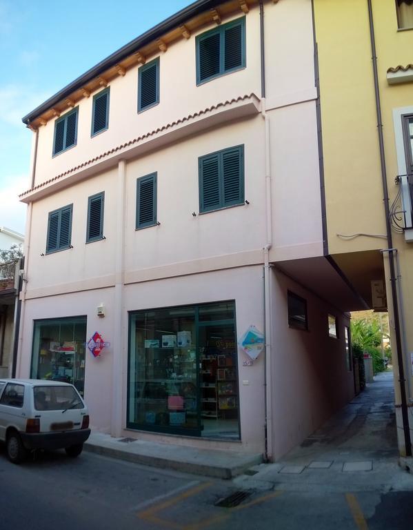 Appartamenti Vacanze Mareemare Capo dʼOrlando Eksteriør bilde