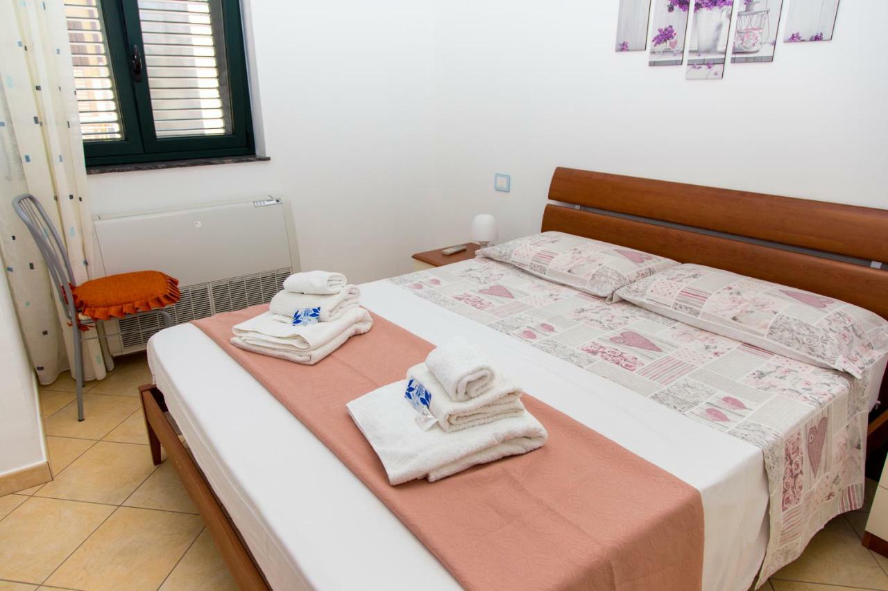 Appartamenti Vacanze Mareemare Capo dʼOrlando Eksteriør bilde